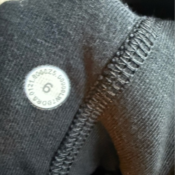 Lululemon Athletica Black Athletic Shorts Inner Glow size 6 - Picture 11 of 11